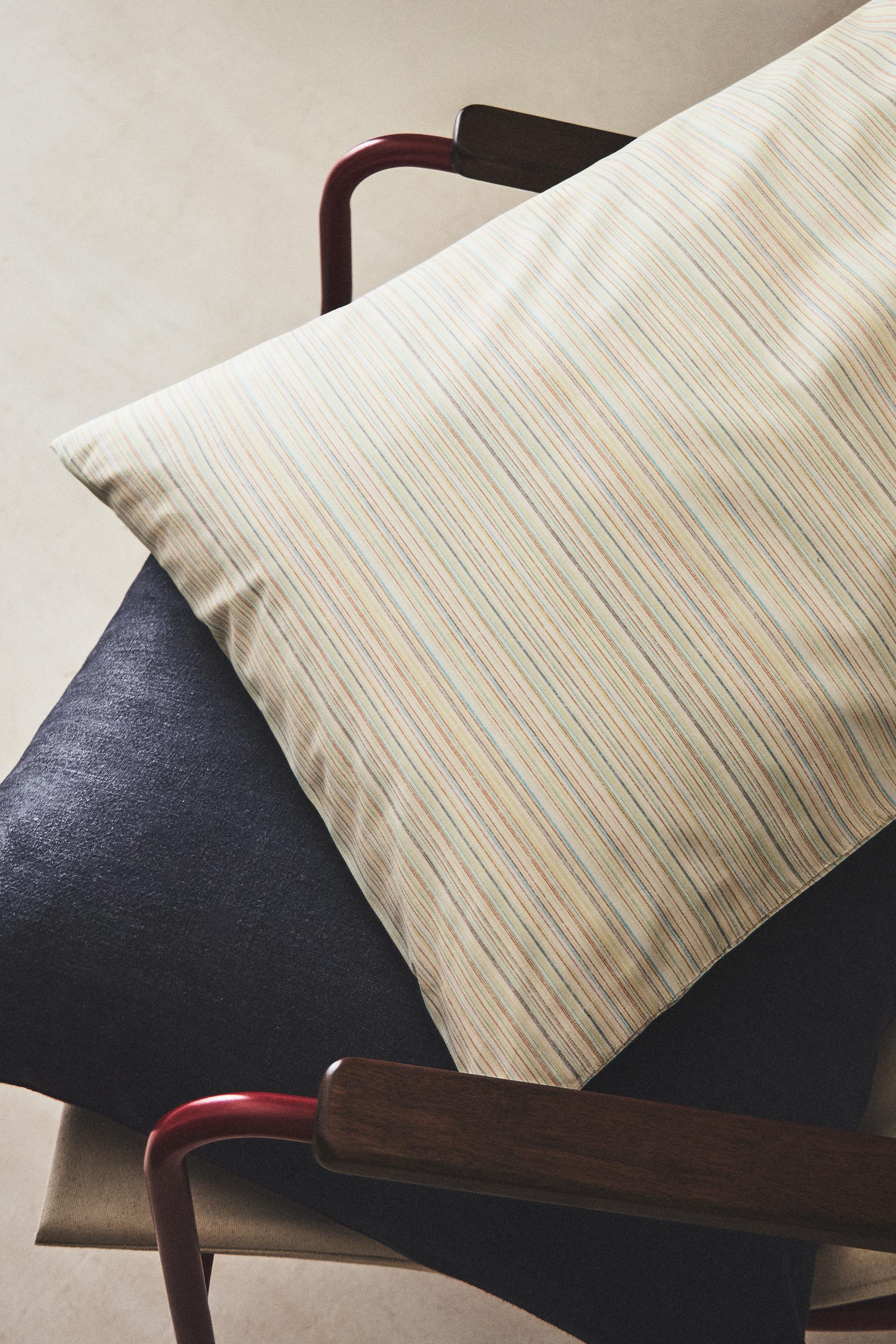 STRIPED PILLOWCASE